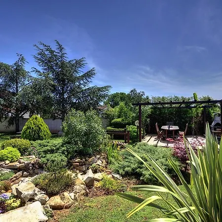 Mit Pool, Klimaanlage, Wlan, Grill, Aussenterrasse In Apartment Pula