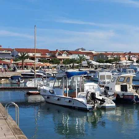 Mit Pool, Klimaanlage, Wlan, Grill, Aussenterrasse In * Pula
