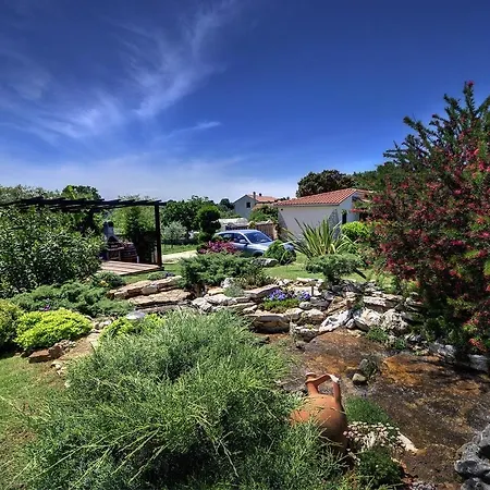 Mit Pool, Klimaanlage, Wlan, Grill, Aussenterrasse In
