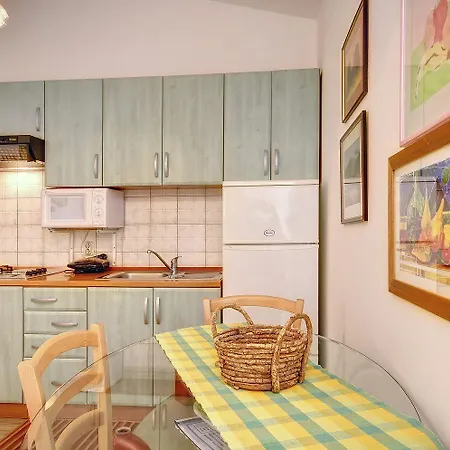 アパート Mit Pool, Klimaanlage, Wlan, Grill, Aussenterrasse In